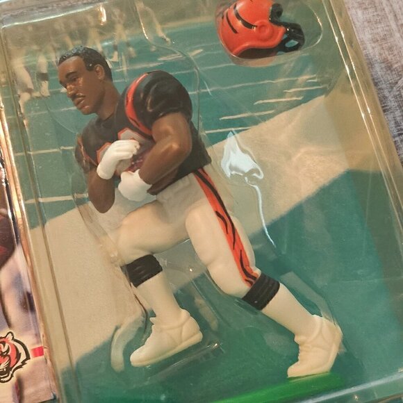 Vintage 1999 Cincinnati Bengals Corey Dillon Figurine and Card - Picture 3 of 7